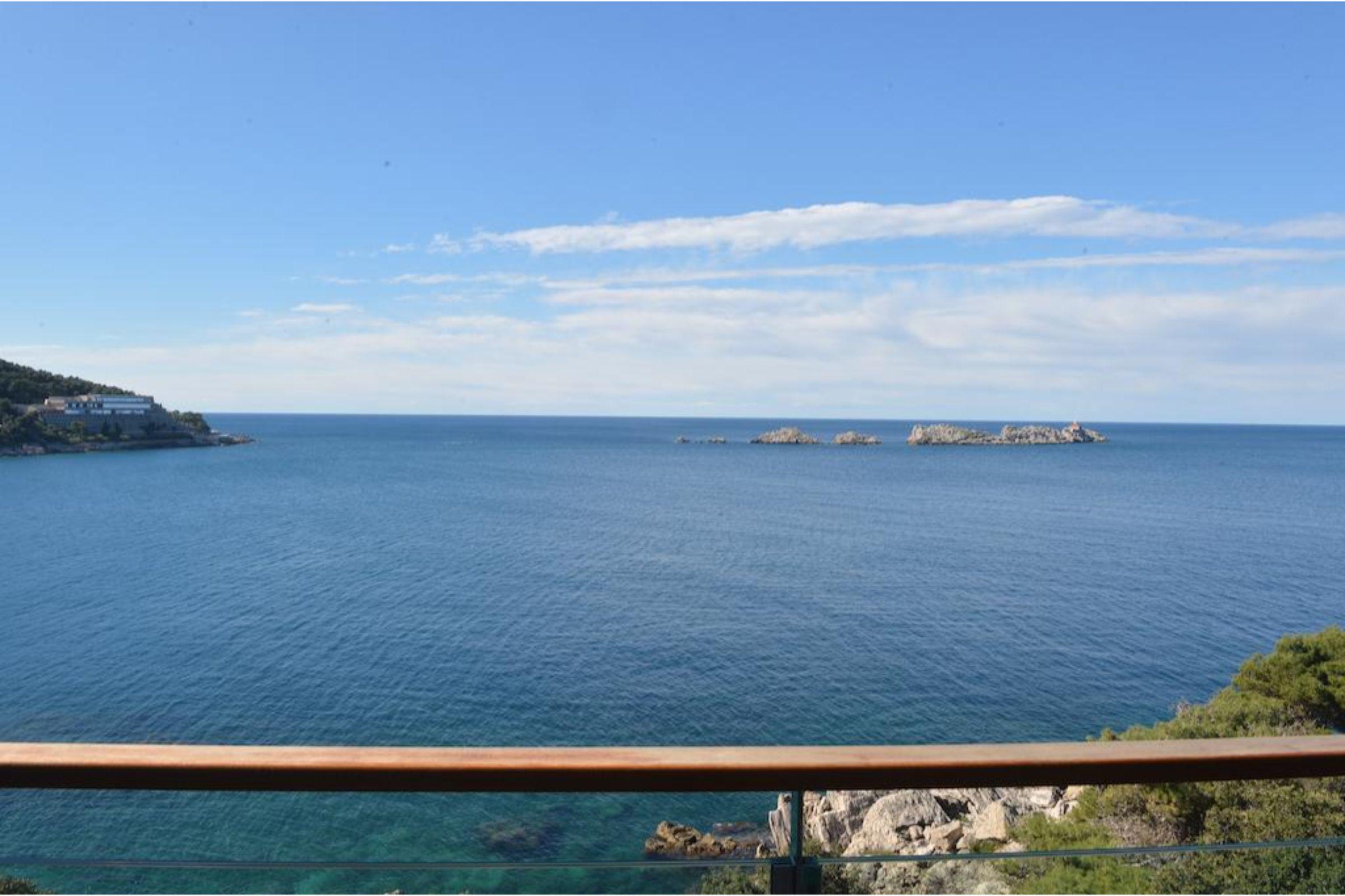 Royal Princess Hotel Dubrovnik Exterior foto View of the islands from the mainland