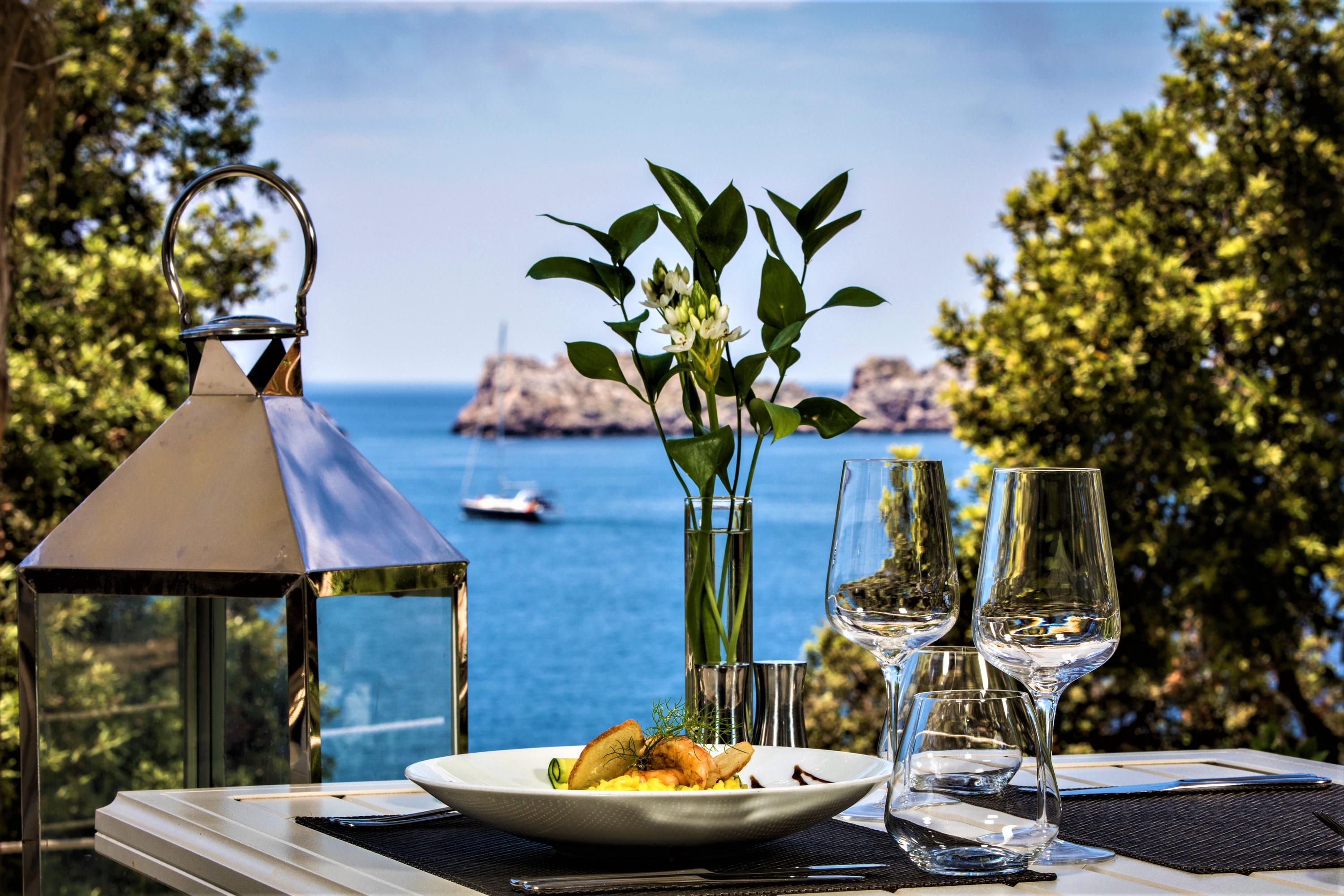 Royal Princess Hotel Dubrovnik Exterior foto The view from the restaurant
