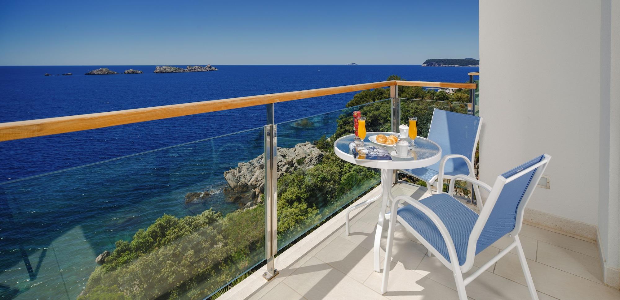 Royal Princess Hotel Dubrovnik Exterior foto A balcony