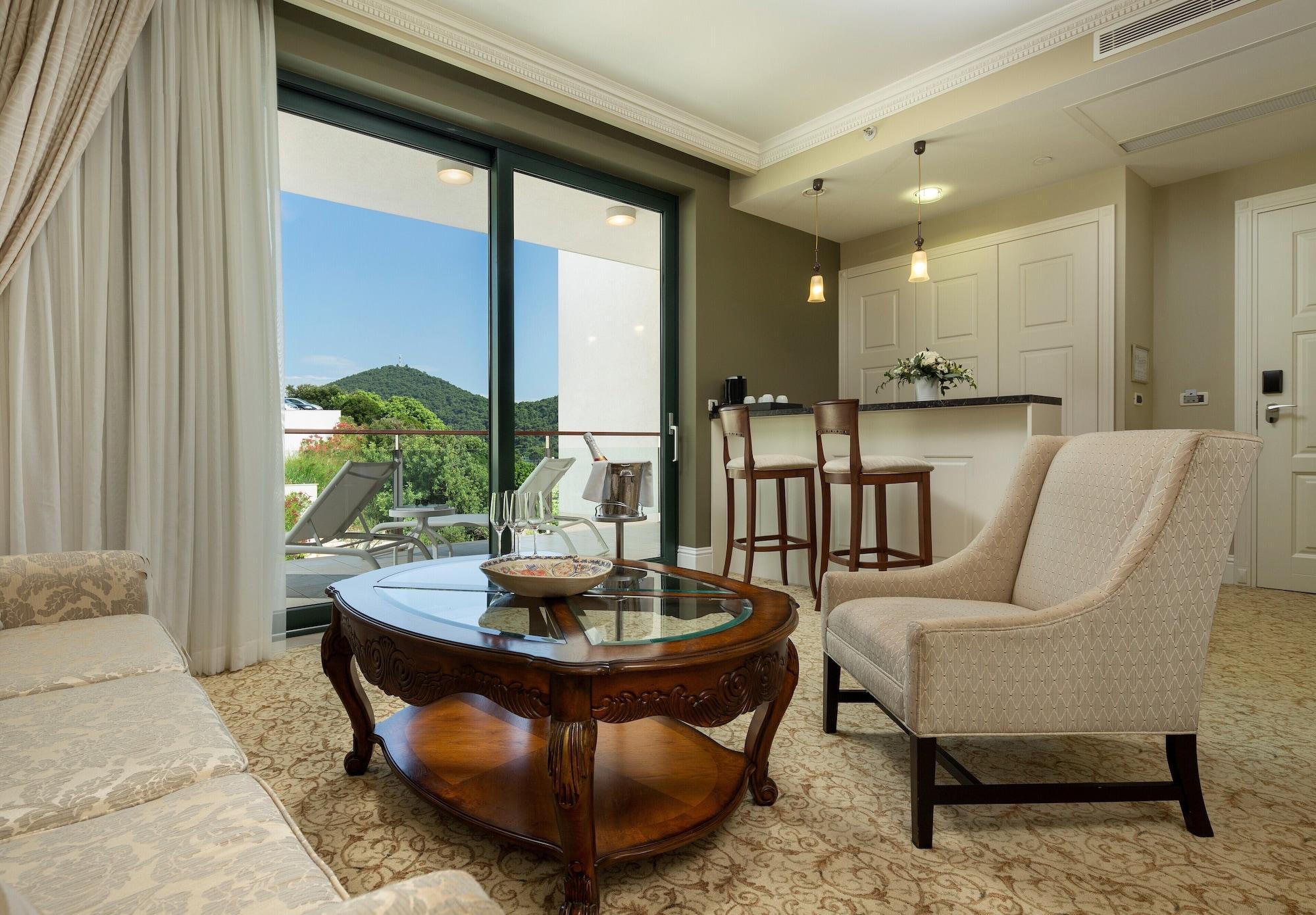 Royal Princess Hotel Dubrovnik Exterior foto A living room