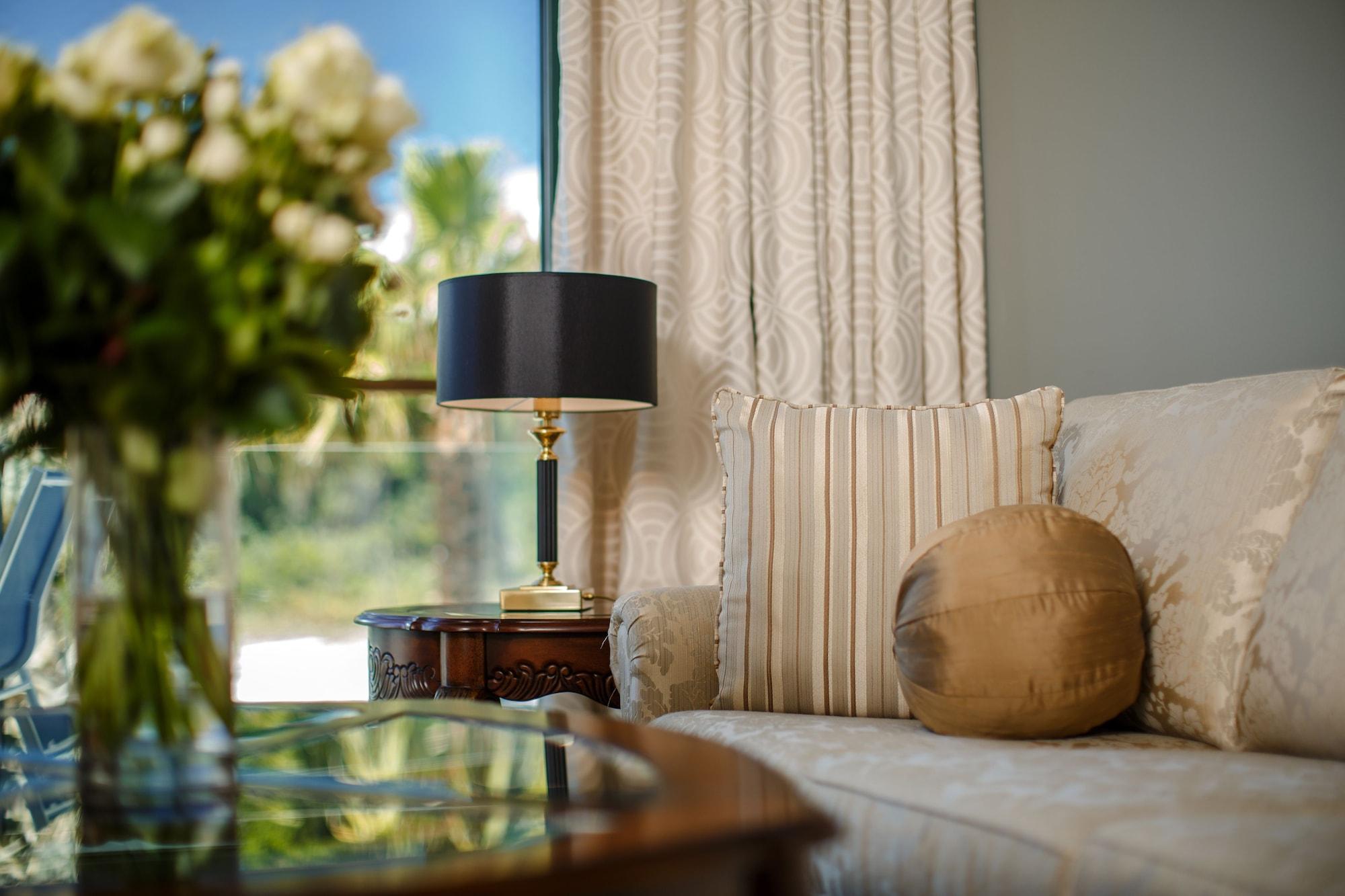 Royal Princess Hotel Dubrovnik Exterior foto A living room at the Inn at the Opera