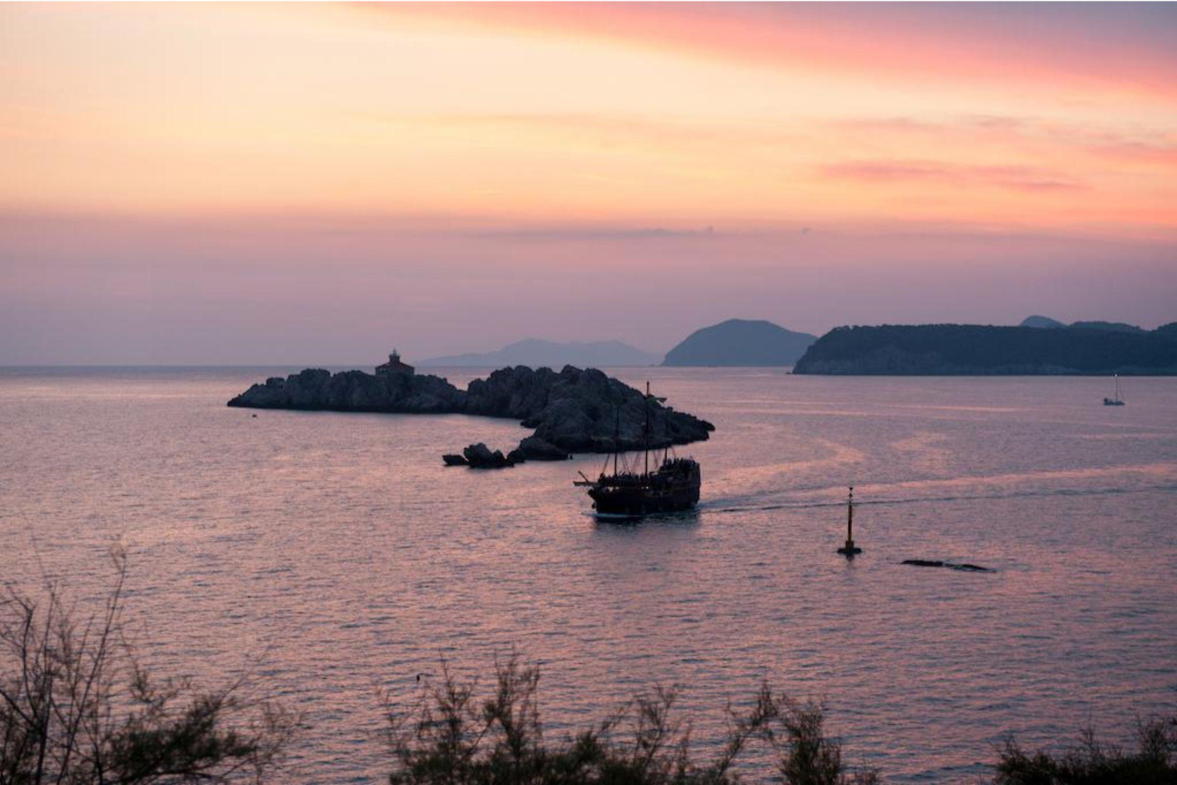 Royal Princess Hotel Dubrovnik Exterior foto Sunset over the Gulf of Poetto