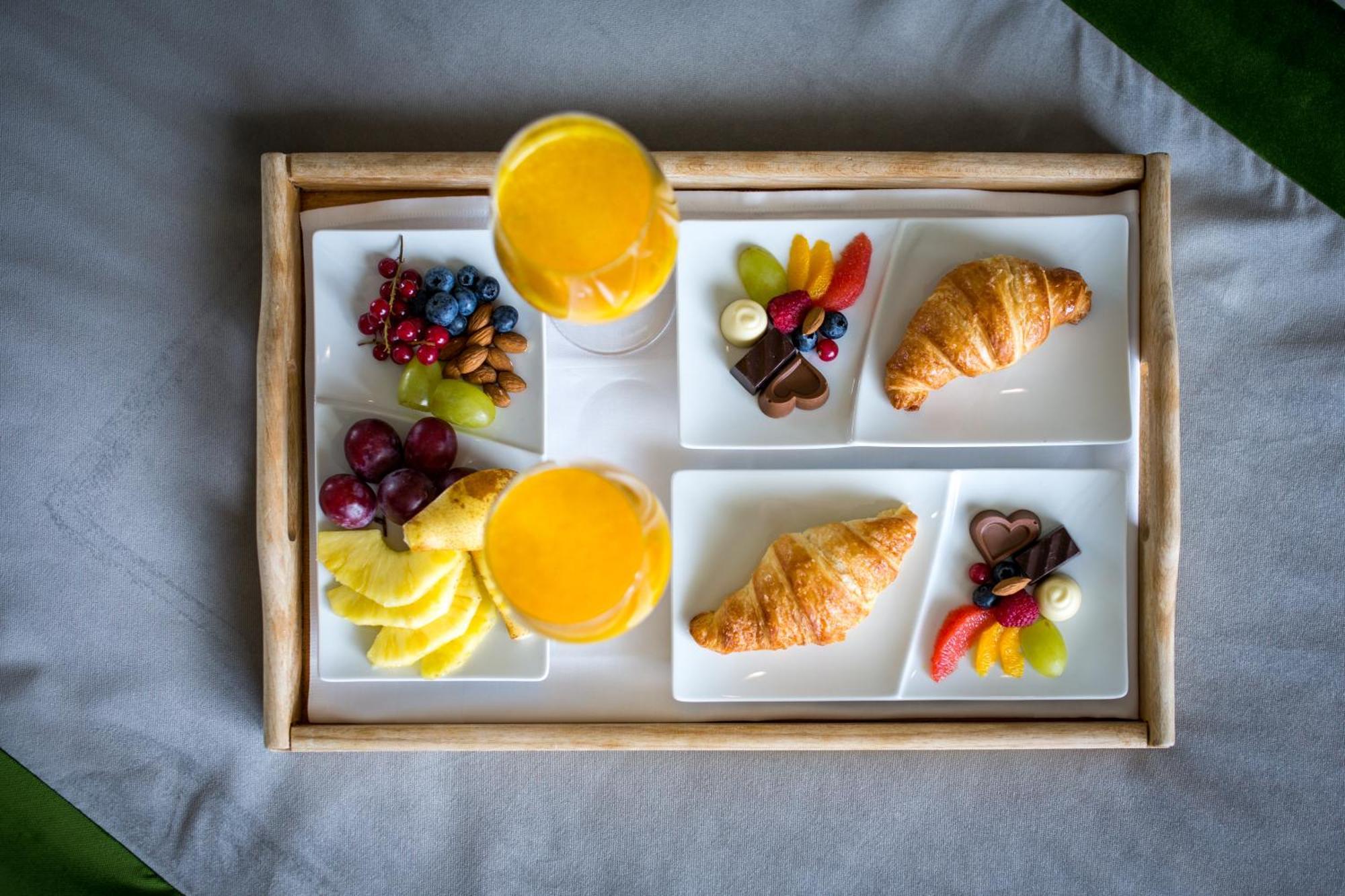 Royal Princess Hotel Dubrovnik Exterior foto A breakfast tray