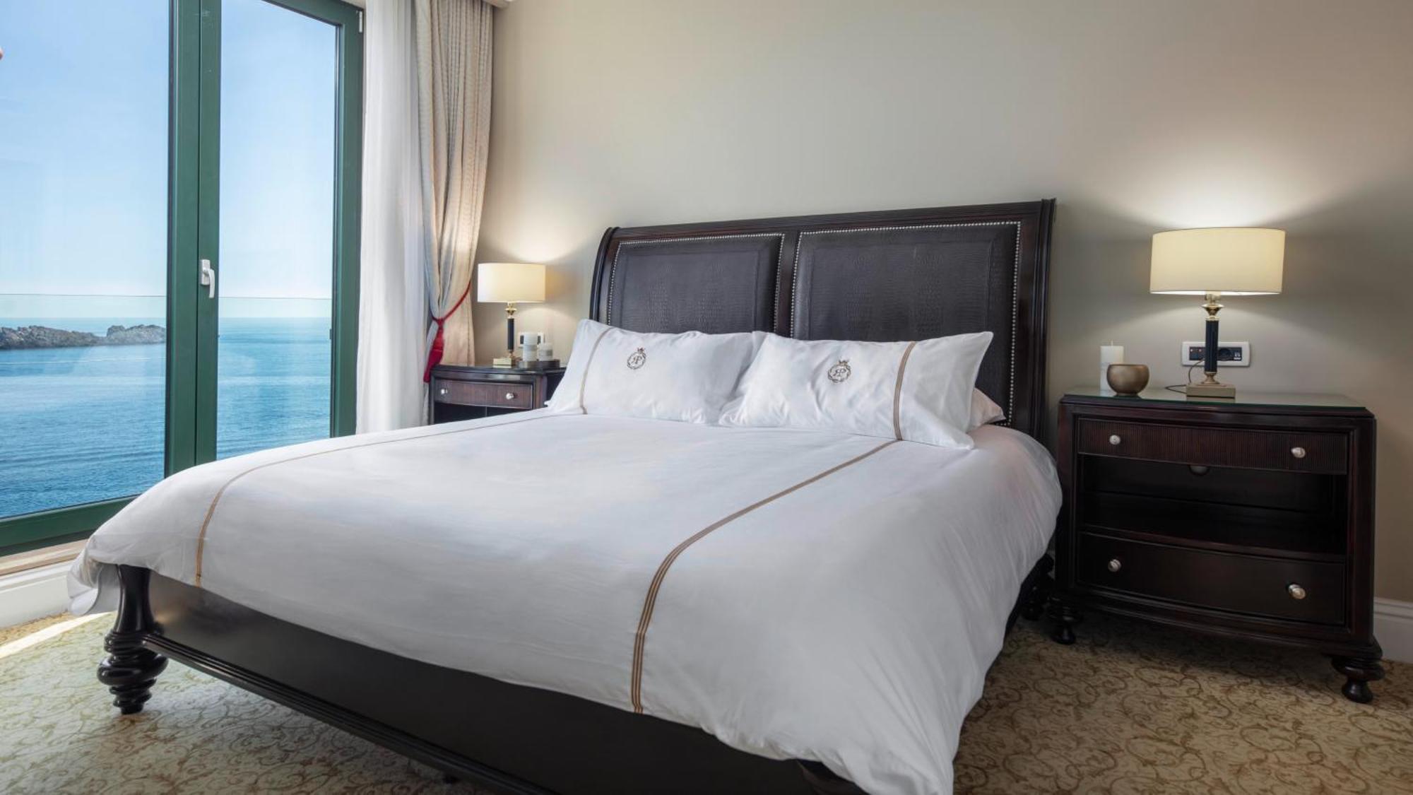 Royal Princess Hotel Dubrovnik Exterior foto A bedroom at the Atlantis Paradise Island