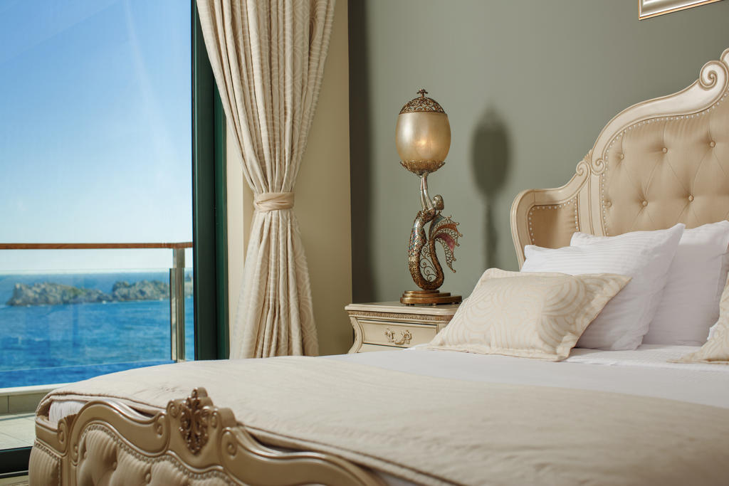 Royal Princess Hotel Dubrovnik Exterior foto A bedroom at the hotel
